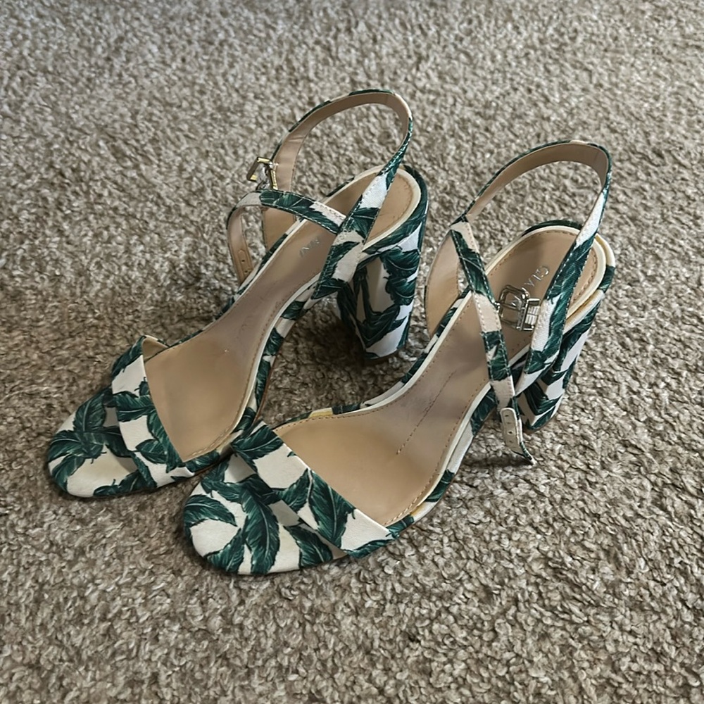 Super cute palm tree heels size 7